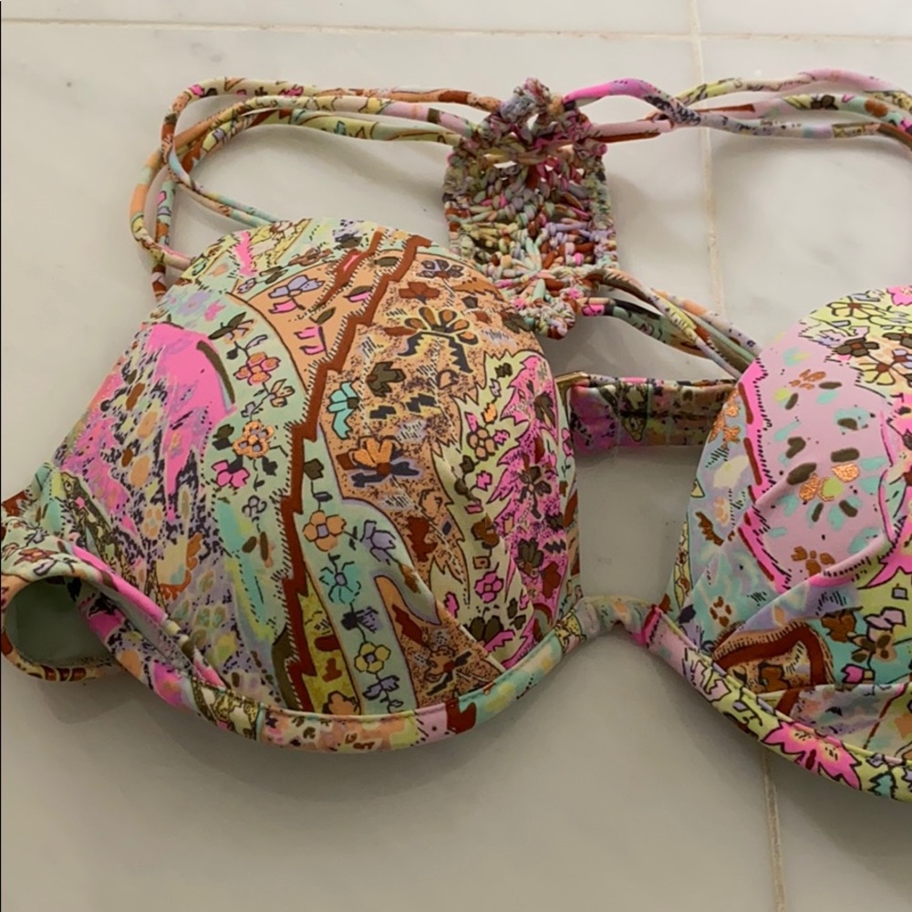 Victoria Secret bikini - Picture 4 of 8